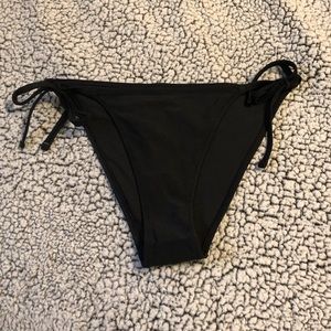 Cheeky black bikini bottoms